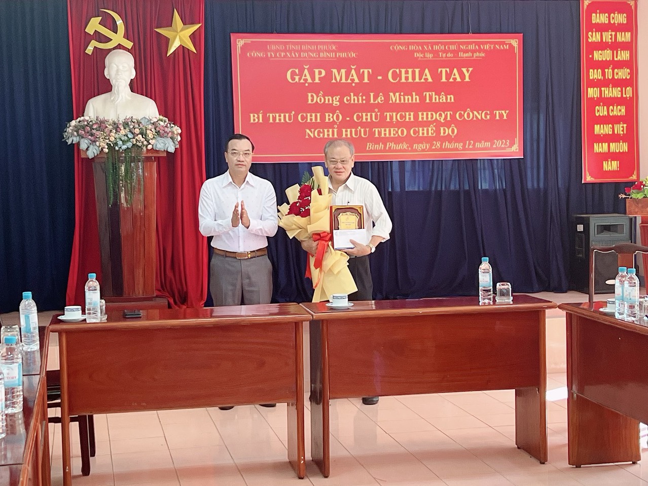 Họp mặt chia tay Lãnh đạo nghỉ hưu theo chế độ